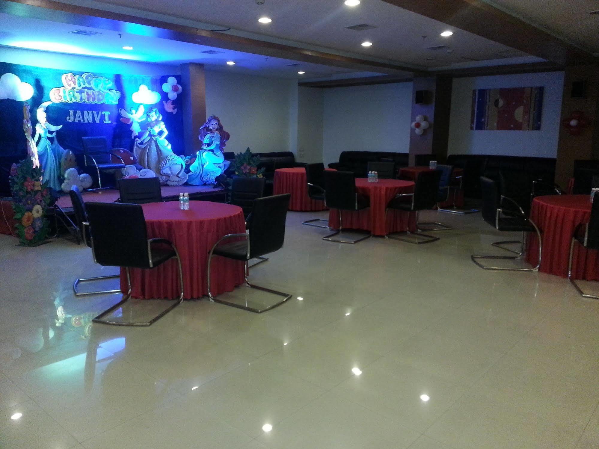 Hi 5 Hotel & Experience Nashik Ngoại thất bức ảnh